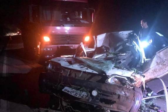 Condutor teria perdido o controle do veículo e saído da pista, quando ocorreu a colisão