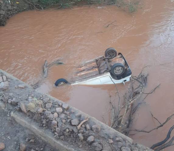 O Corpo de Bombeiros de Três de Maio foi acionado para prestar socorro, mas não havia ninguém no veículo