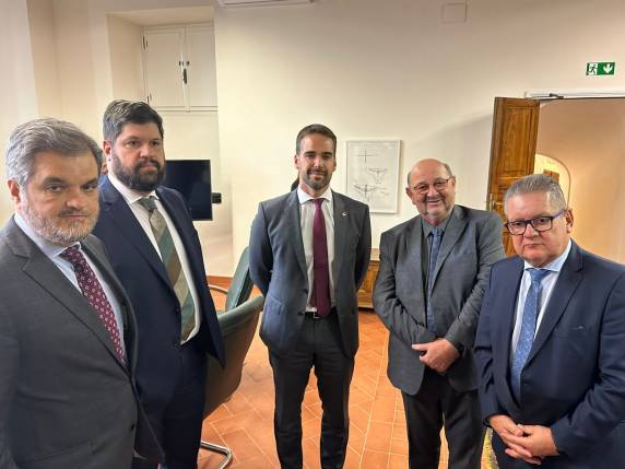 Também participou da Vinitaly, em Verona, uma das maiores feiras do vinho do mundo, prestigiando a inauguração do estande de vinícolas gaúchas.