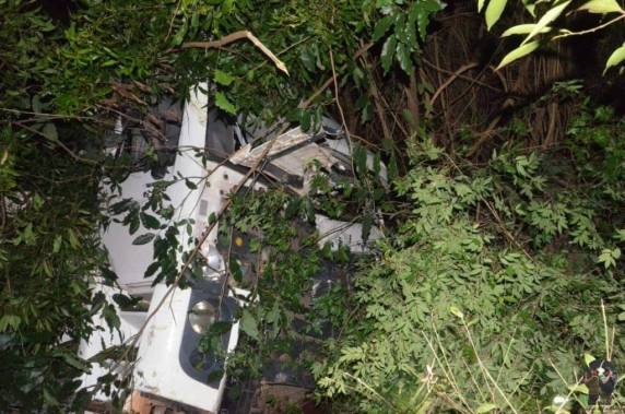 O condutor de 61 anos, ficou preso às ferragens e acabou falecendo no local.