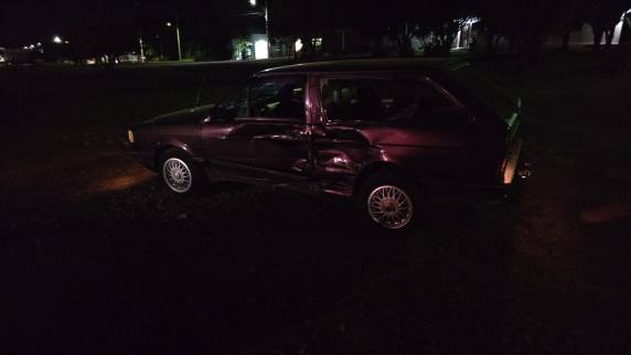 O acidente envolveu uma Motocicleta e uma caminhoneta Parati