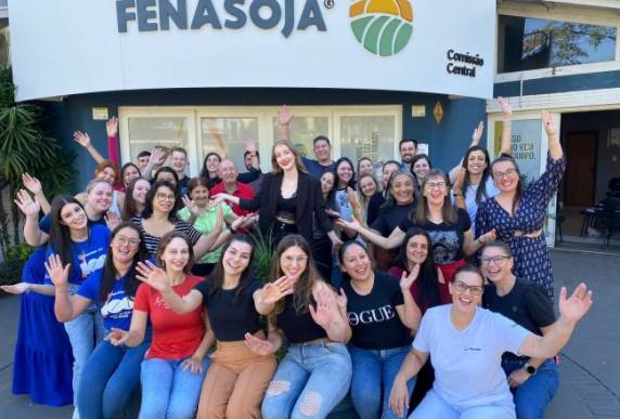 Durante o encontro receberam roupas e calçados que usarão durante os 10 dias da feira.