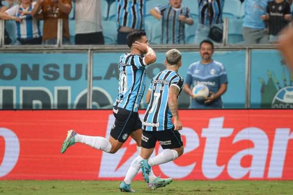 Tricolor chega à segunda vitória seguida e dorme no G-4 da competição
