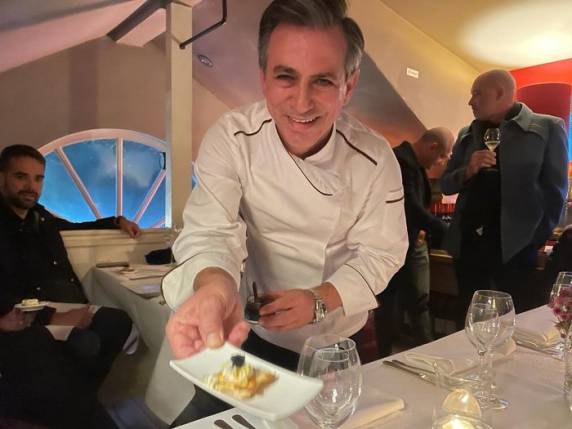 Há 26 anos, Fabiano da Cunha Miguel, ou simplesmente Fabio, migrou para Hamburgo e hoje é um chefe de cozinha disputado por milionários