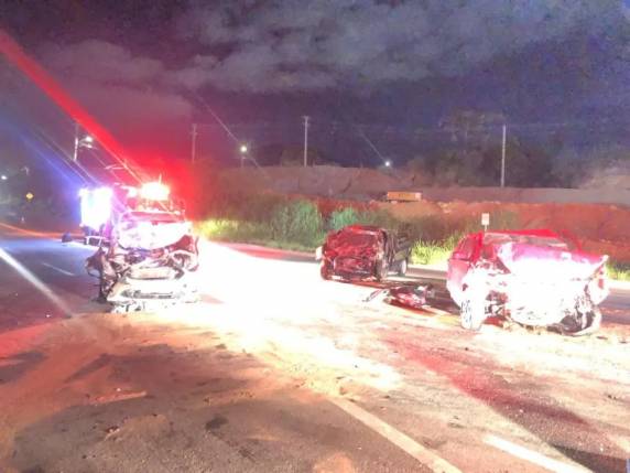 Entre os veículo, um pertence à Prefeitura de Fraiburgo; dois homens e duas mulheres, estavam presos às ferragens