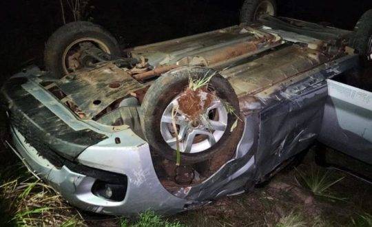 O veículo era ocupado por um casal e uma criança de sete anos