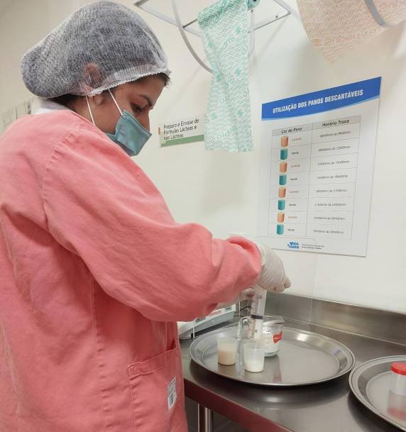 É no Lactário que são preparadas as fórmulas infantis para os recém-nascidos - quando não há possibilidade de ofertar o leite materno e também para as crianças.
