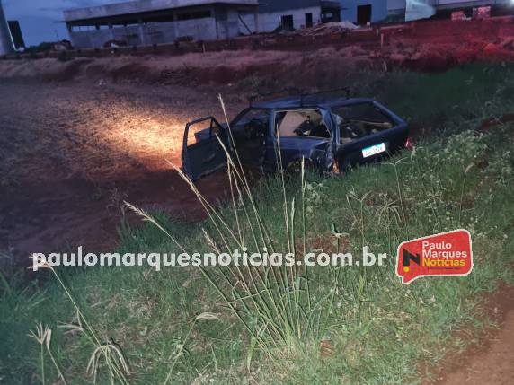 O acidente ocorreu em uma lombada física da rodovia. Ninguém ficou ferido, restando apenas danos materiais