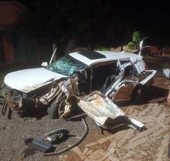 Colisão envolvendo carro e caminhão ocorreu em Vista Alegre