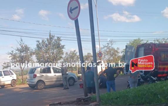 O acidente envolveu uma moto Biz e um Fiat Uno