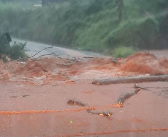 Ponte sobre o Lajeado Cachoeira entre Três de Maio é São José do Inhacorá, está submersa