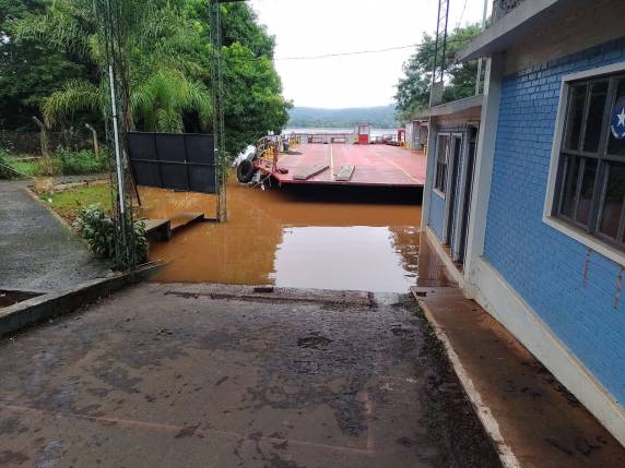 Serviço foi interrompido devido ao nível do rio uruguai.