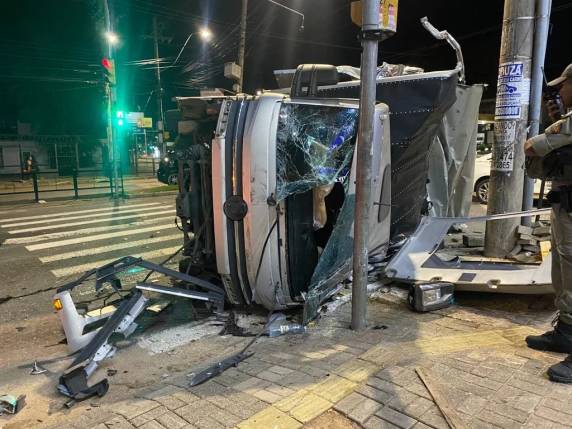 Acidente foi registrado na Rua Coronel Aparício Borges, com a Avenida Professor Oscar Pereira