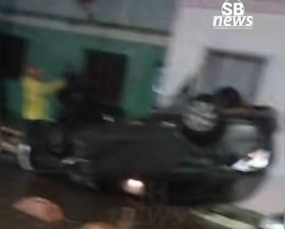 Quatro pessoas feridas foram encaminhadas ao Hospital Ivan Goulart, onde permanecem internados recebendo cuidados médicos.