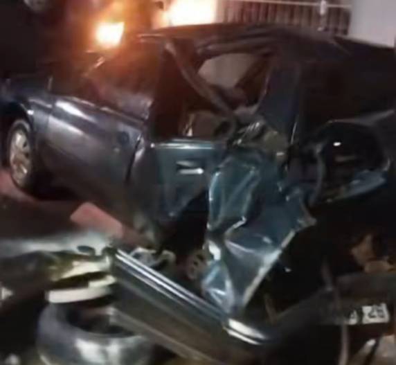 Quatro pessoas feridas foram encaminhadas ao Hospital Ivan Goulart, onde permanecem internados recebendo cuidados médicos.