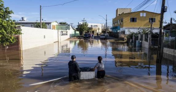 A organização também faz pesquisa para dimensionar o impacto da chuva em empreendimentos