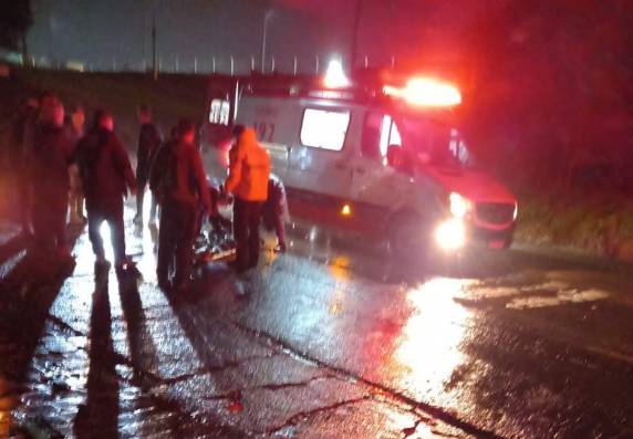 O condutor da moto ficou ferido e foi socorrido pelo Samu