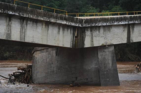 Ministério dos Transportes, contudo, não confirma intervenção e trabalha na colocação de ponte provisória em até 30 dias