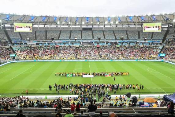 Time União, liderado por Ronaldinho, empatou com o Esperança, de Cafu, em 5 a 5