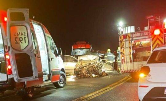 Outras cinco pessoas ficaram gravemente feridas; o acidente envolveu três veículos sendo um de BC
