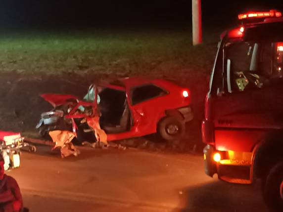 A colisão lateral envolveu um Van da Frota Escolar da prefeitura de Novo Machado que transportava estudantes para Três de Maio e um VW Gol