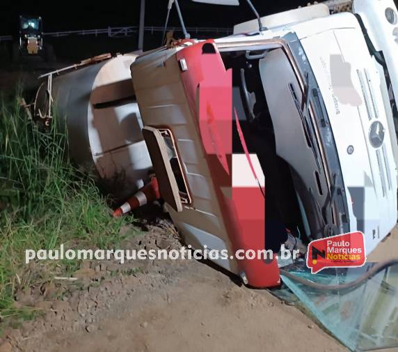 O homem foi socorrido pelo Corpo de Bombeiros