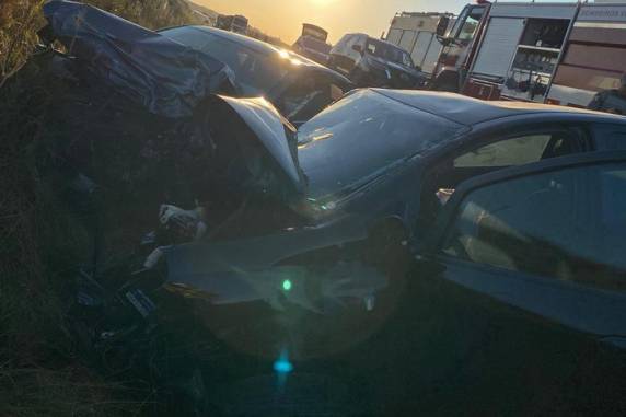 Colisão envolvendo um Fiat Punto e um Volkswagen Polo foi registrada por volta das 15h50min de domingo (2)