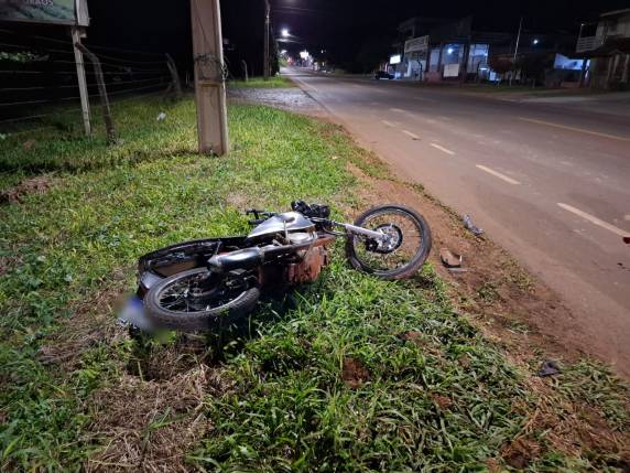 O motociclista ferido foi socorrido pelo Serviço de Atendimento Móvel de Urgência (Samu)