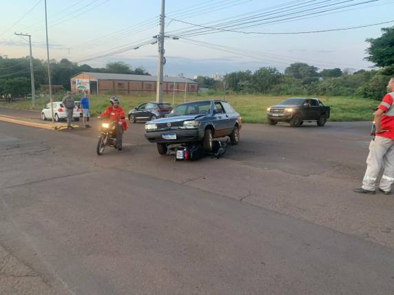 A condutora da moto foi socorrida pelo Samu para o hospital