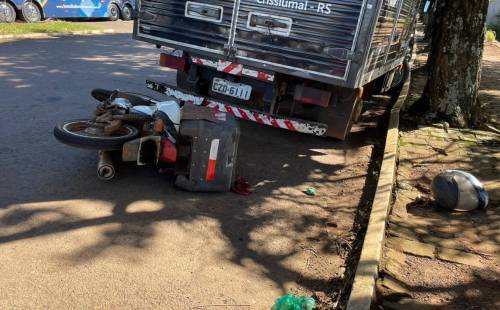 A mulher foi socorrida ao Hospital de Caridade de Crissiumal por uma ambulancia da Secretaria Municipal de Saúde. 