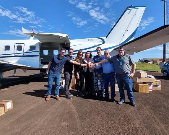Recebidos pela diretora-geral Vanderli de Barros e pelo diretor de infraestrutura, Rodrigo Calixto, os medicamentos serão destinados para a matriz do Vida & Saúde e unidades Dom Bosco e São José.