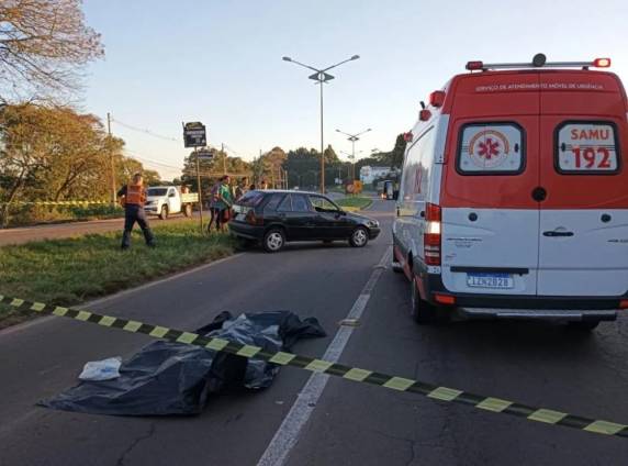 O carro que a atropelou trafegava no sentido Passo Fundo-Ernestina e atingiu a vítima na lateral direita. 