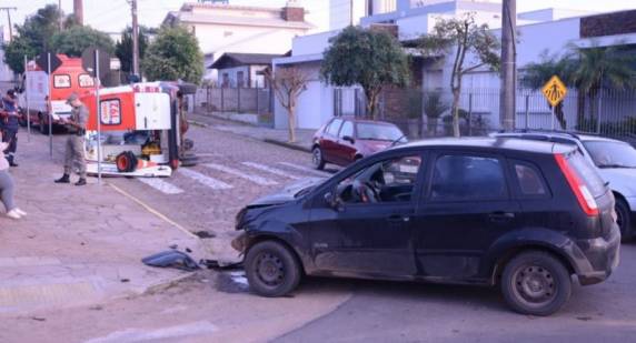 O motorista do automóvel que se envolveu no acidente sofreu ferimentos