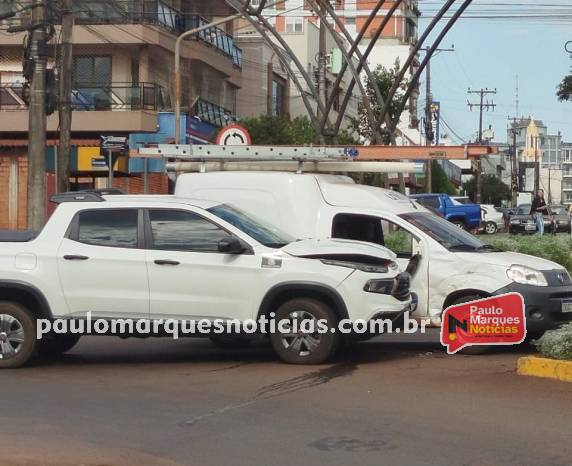 O acidente ocorreu próximo do meio dia desta sexta-feira