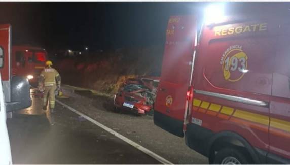 O motorista do carro, de 33 anos, teve lesões graves e foi encaminhado ao Hospital de São Sepé.
