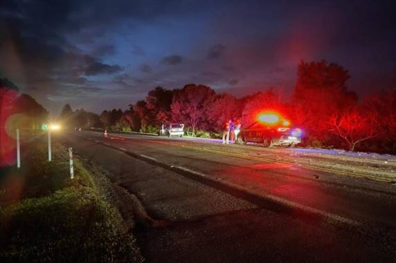 Polícia Rodoviária Federal suspeita que vítima conduzia um carro que teria colidido com um veículo de grande porte, que não estava no local
