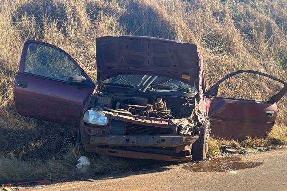 Colisão ocorreu por volta das 15h30min e envolveu dois veículos; vítimas foram encaminhadas para o Hospital São Roque, de Getúlio Vargas