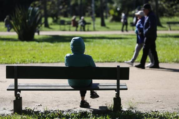 Porto Alegre pode registrar nova temperatura mais baixa do ano na segunda-feira, enquanto cidades no Interior devem voltar a contabilizar mínimas negativas. Sol deve permanecer na maior parte do Estado