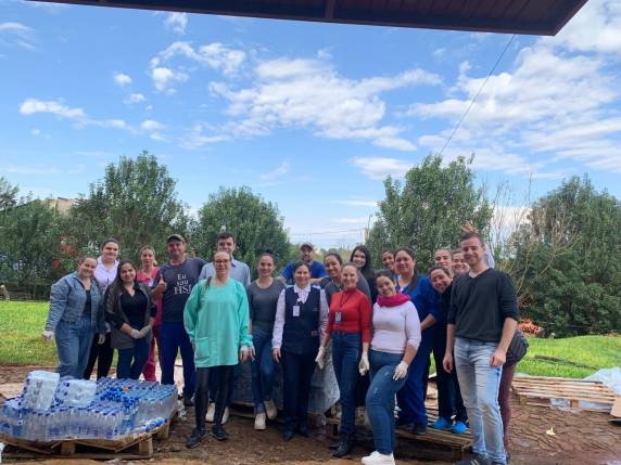 A doação mobilizou uma verdadeira força-tarefa entre os funcionários, que auxiliaram no recebimento e organização das doações.