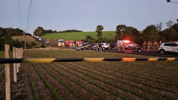 Suspeito bateu com viatura da PRF antes de bater novamente e morrer no local