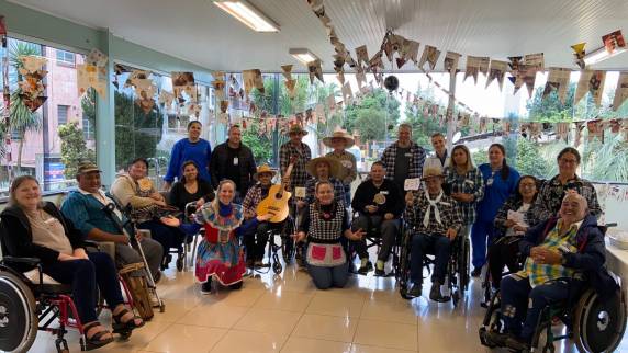 Acompanhados pela equipe multiprofissional do CER II, o grupo participou de momentos importantes de descontração.