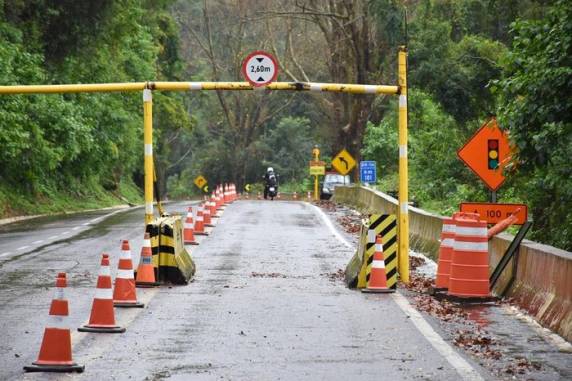 Rodovia federal passa por obras desde o ano passado. A conexão com Caxias do Sul segue na dependência de uma ponte provisória que deverá ser instalada sobre o Rio Caí