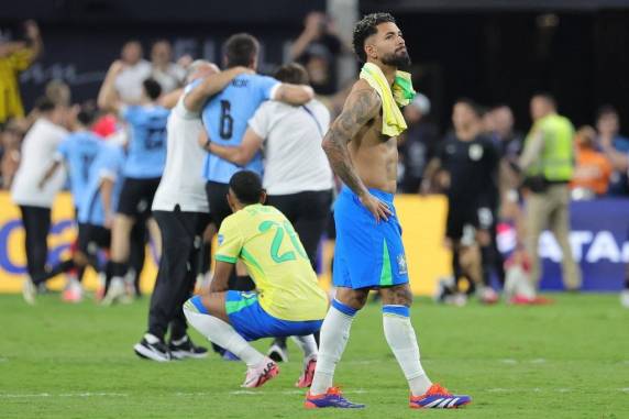 Militão e Douglas Luiz desperdiçaram as cobranças e viram os uruguaios marcarem para classificar a Celeste à semifinal, para enfrentar a Colômbia. Seleção voltará a campo em setembro, contra Equador e Paraguai, pelas Eliminatórias para a Copa do Mundo