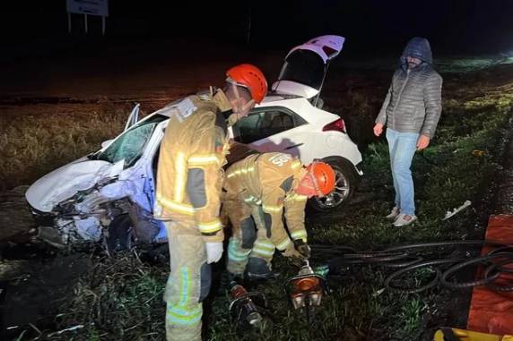 Trânsito na RS-135 foi bloqueado devido ao óleo que ficou espalhado na pista