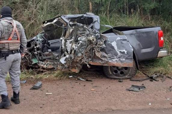 Outras três pessoas ficaram gravemente feridas; trânsito no local está em meia-pista