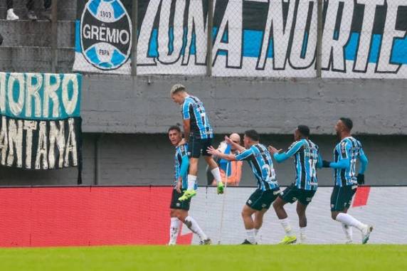 Pavon, Galdino e Gustavo Nunes marcaram os gols do Tricolor neste domingo, em Caxias do Sul. Adversário da próxima fase será definido em sorteio