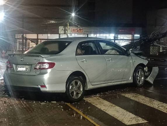 O caso foi registrado na Delegacia de Polícia local, que investigará o acidente. 