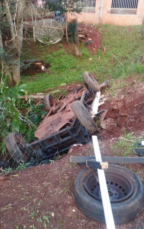 Durante o trajeto de volta, já com nove ocupantes no veículo, o câmbio teria quebrado.