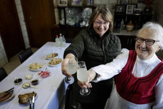 Dois séculos após a chegada dos pioneiros e o estabelecimento da primeira colônia rural-militar em São Leopoldo, diversas tradições e costumes seguem preservados