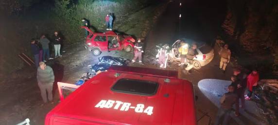 batida aconteceu na SC-283, por volta das 23h, em Palmitos, no Oeste catarinense.